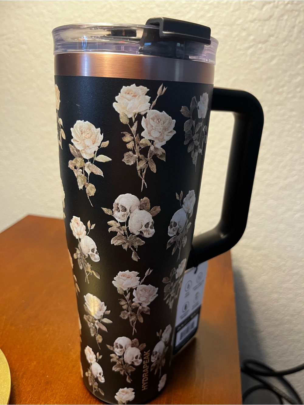 Hydrapeak 32 oz Voyager II Skulls & Roses Tumbler Black Floral Halloween Goth
